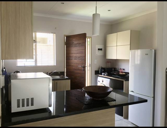2 BEDROOM TOWNHOUSE FOR SALE IN MOOIKLOOF RIDGE